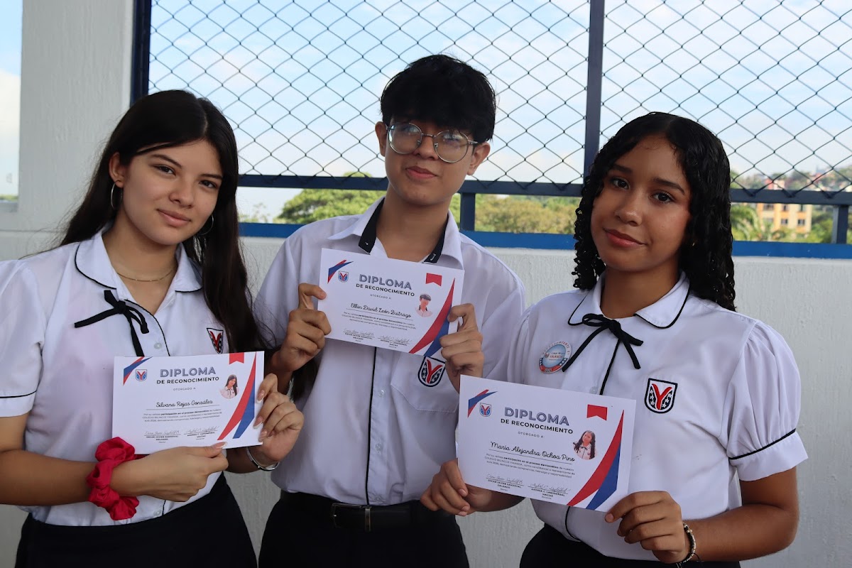 Students receiving certificates